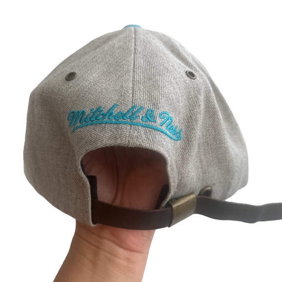Mitchell & Ness Charlotte Hornets Strapback Hat - Picture 3 of 8